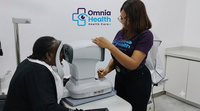 OmniaHealth clinician consulting with a patient